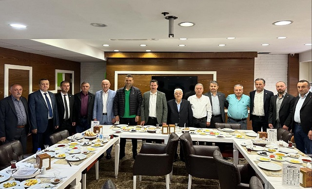 Başkan Adayları Kahvaltıda Buluştu