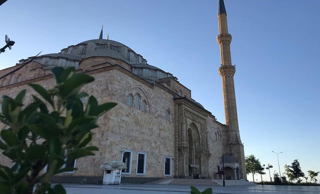 Bayram Namazı Saat Kaçta Kılınacak?