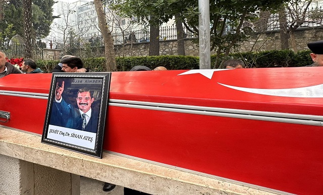 Cenazesine Binlerce Kişi Katıldı