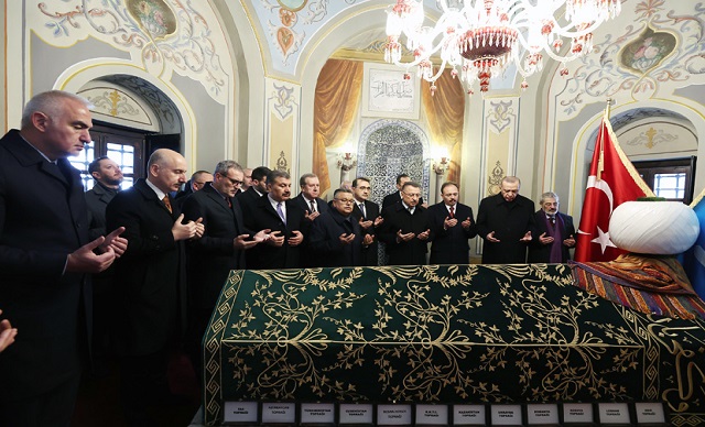 Ertuğrul Gazi Türbesi’ni Ziyaret Etti