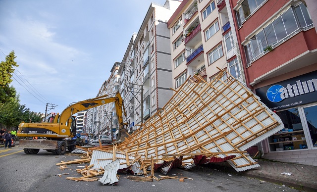 GİRESUN’DA ETKİLİ OLAN FIRTINA