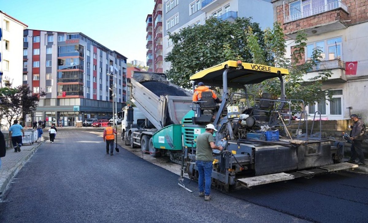 ŞEHRİN YOLLARI YENİLENİYOR