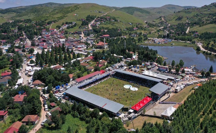 HEYECAN ZİRVEDE