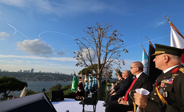 İstanbul Boğazı'nda ''100'üncü Yılda 100 Gemi''