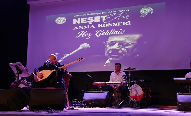 NEŞET ERTAŞ TÜRKÜLERLE ANILDI