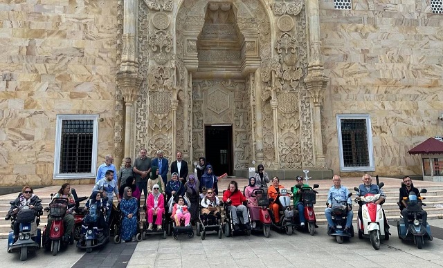 Sarayburnu'nda ''Cami-Engelli Buluşması''