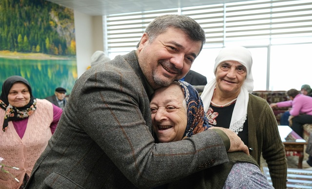 ŞENLİKOĞLU’NDAN ANLAMLI ZİYARET
