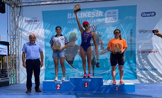 TRİATLON’DA PARLAYAN YILDIZ