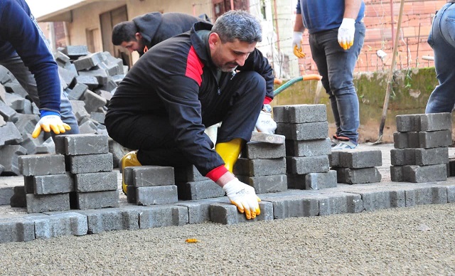 Yol Çalışmalarına Katıldı