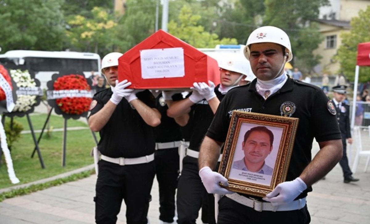 Şehit Polis Memuru Batuhan Sarıyalçınkaya Dualarla Son Yolculuğuna Uğurlandı